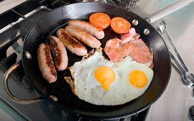 Pros and cons of the keto diet.