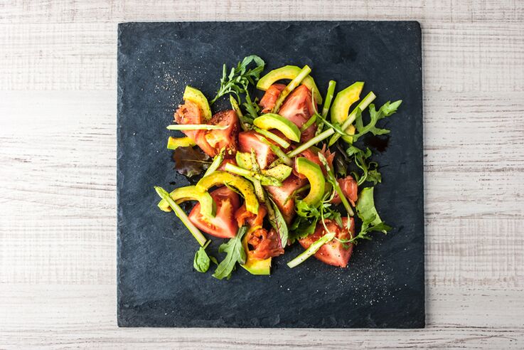 The lazy ketogenic diet includes vegetables and healthy fats.