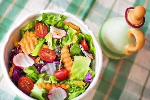 vegetable salad on ketogenic diet